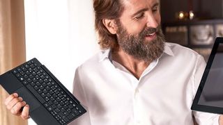 Das Acer-Aspire-Switch-2-in-1-Entertainment-Edition soll für etwa 250 Euro bei Tchibo zu haben sein. (Tchibo)