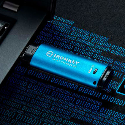 Mit dem IronKey Vault Privacy 50C bringt Kingston einen USB-Stick mit wirksamen Schutzmechanismen in den Handel.