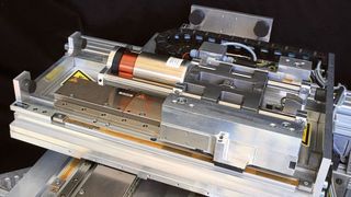 Bild 1: Linearachse mit Zusatzaktor am Versuchsstand. (Universität Stuttgart)