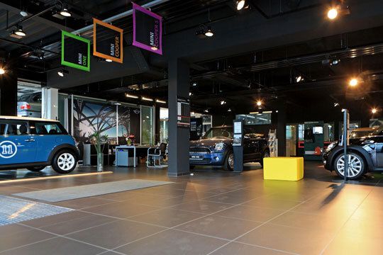 Stimmungs- und spannungsvolle Atmosphäre im Mini-Ausstellungsraum. (Archiv: Vogel Business Media)
