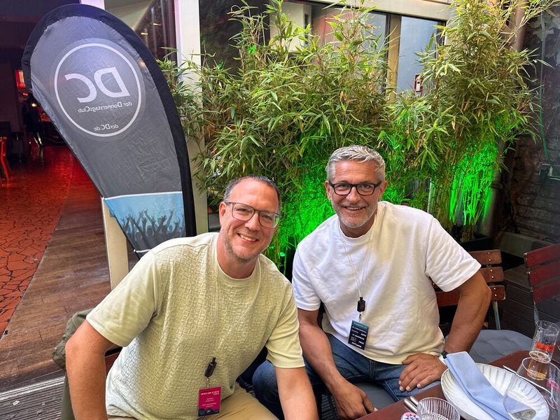 Stefan Knerrich und Dieter Rahe (r., APC) haben heute nur die Aufgabe viel Spaß zu haben. (Bild: Vogel IT-Medien)