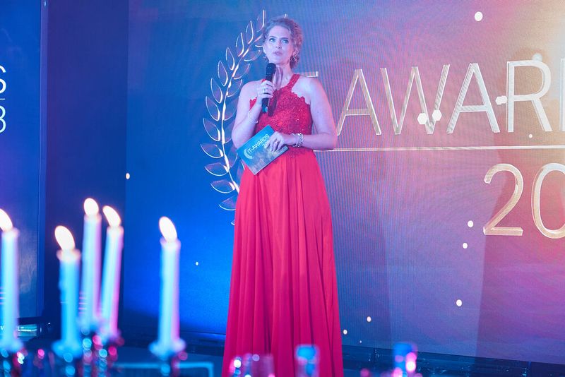 ... auf der Moderatorin Margit Lieverz die Veranstaltung eröffnet. (Bild: krassevideos.de / VIT)