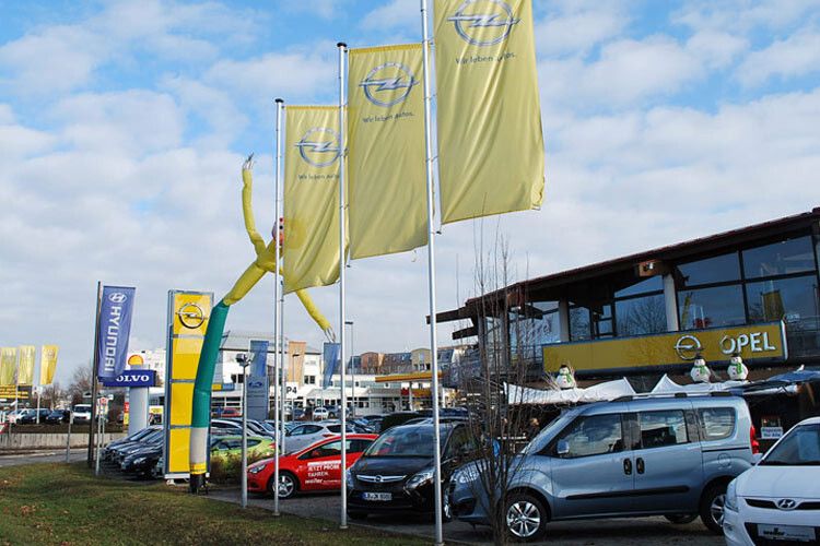 Marcel Wildermuth, stellvertretender Geschäftsführer Weller Automobile: „Wir sind ein traditionsreiches, schwäbisches Unternehmen, das hier fest verwurzelt ist – eben ein starker Partner in und aus der Region.“ (Foto: Weller Automobile)