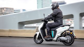 Bereits Ende der 90er-Jahre wurde das Modell als günstiger Stadtflitzer mit 50er-Zweitaktmotor eingeführt. (Bild: Flohagena.com/Yamaha)