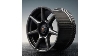 Edelzubehör für Turbofahrer: das neue CFK-Rad von Porsche. (Richard Monning)