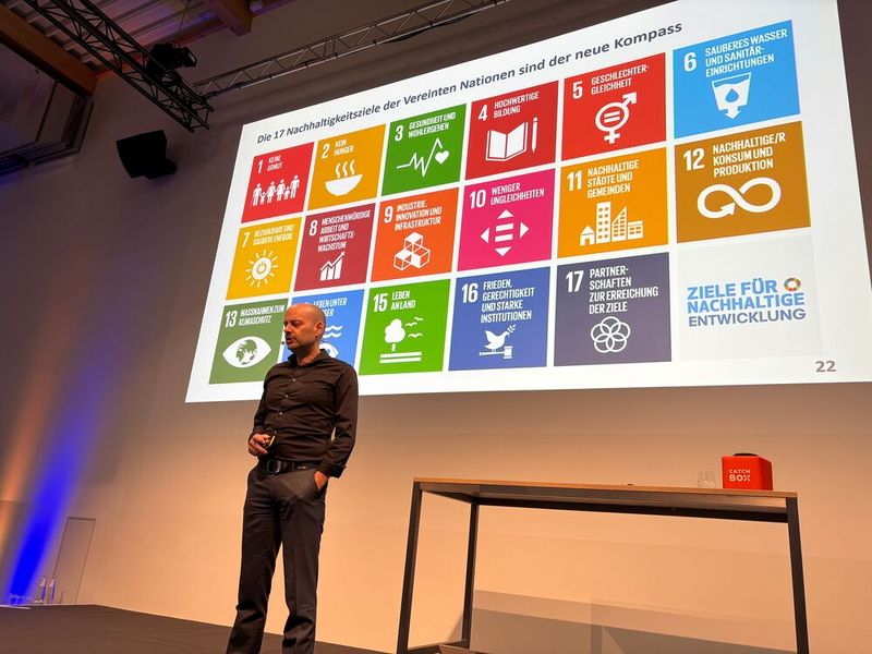 Ein spannender Impuls, der Philosophie und wirtschaftliches Denken vereinte, kam von Prof. Dr. Dr. Alexander Brink von der Universität Bayreuth. (Bild: Otto - VCG)