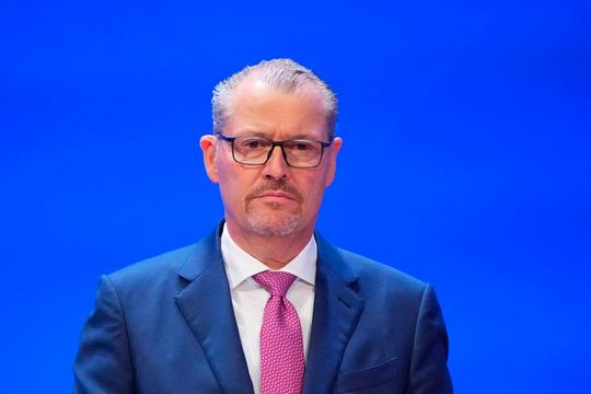 Der Arbeitgeberpräsident Rainer Dulger rechnet vor, dass die derzeitigen Beschäftigten in Deutschland nicht sehr viel mehr leisten als die deutschen Arbeitnehmer vor 20 Jahren. Deshalb plädiert er für eine 40-Stunden-Woche und mehr Attraktivität mit Blick auf Arbeit.(Bild:  Die Arbeitgeber)