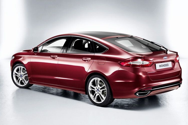 Zum Marktstart gibt es den neuen Mondeo mit drei Benzinmotoren, die zwischen 118 kW/160 PS und 176 kW/240 PS Leistung bringen, sowie drei Dieselmotoren von 85 kW/115 PS bis 132 kW/180 PS. Künftiger Basismotor ist Fords preisgekrönter 1,0-Liter-„Ecoboost“-Dreizylinder. (Foto: Ford)