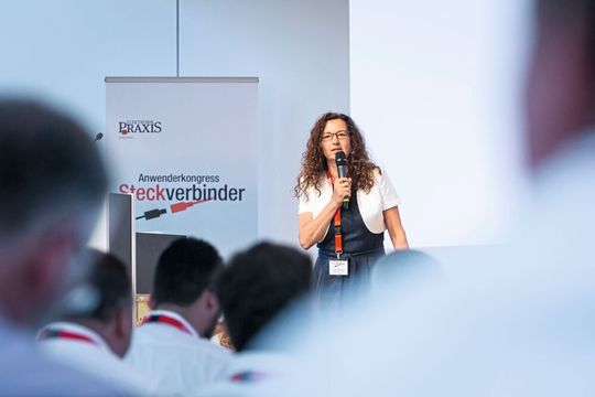 14. Steckverbinderkongress:
Drei Tage Sonnenschein, Wissen, Experten und solche, die es werden wollen, vom 29.6. bis 1.7.2020 in Würzburg. 14. Steckverbinderkongress:
Drei Tage Sonnenschein, Wissen, Experten und solche, die es werden wollen, vom 29.6. bis 1.7.2020 in Würzburg.