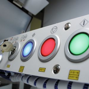 Bereits in etwa 40% der Applikationen im Schaltanlagenbau hat die LED die Glühlampe schon ersetzt.