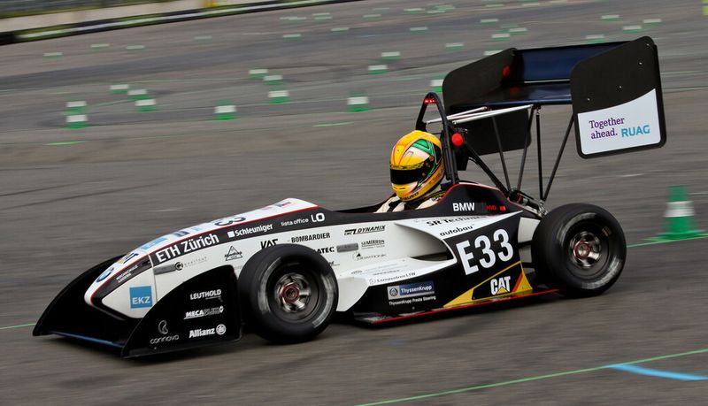 Das Rennteam der ETH Zürch wird zweiter bei den Elektrofahrzeugen und gewinnt den Schaeffler-Spezial-Award „Best Wheel Hub Drive“. (Bild: Formula Student Germany, buck)
