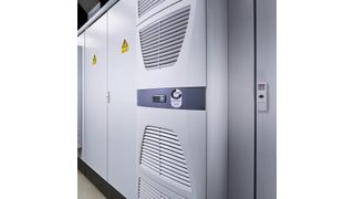 Effizienz bei der Entwärmung: Eine Studie in der Automobilindustrie an 400 Schaltschränken zeigt enormes Verbesserungspotenzial auf (Bild: Rittal)