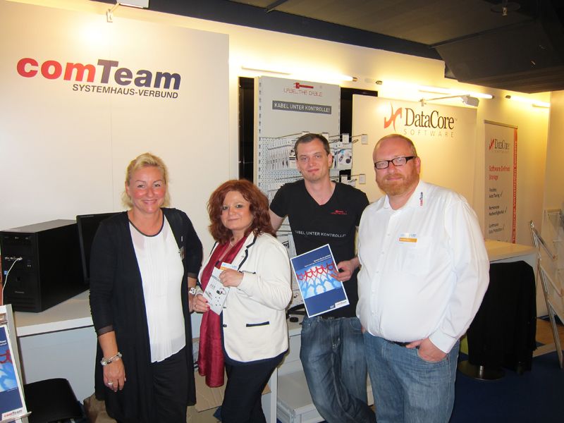 Gestern in Oslo und heute in Leipzig (v. l.): Christine Händler und Ulrike Foellmer, comTeam, Felix Bechmann, Label-the-cable, und Jörn Beckmann, comTeam (Bild: IT-BUSINESS)