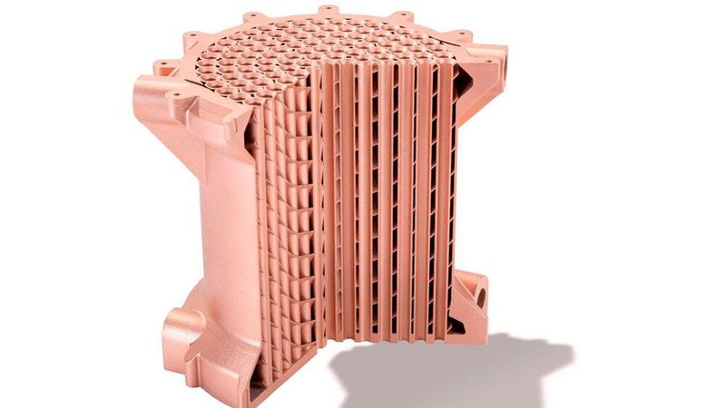 Neben Antennen, Ventilen und Steckern ist diese komplexe Wärmetauscher-Komponente ein typisches Kupferbauteil, das FKM im Laserstrahlschmelzen additiv fertigt.(Bild:  FKM Sintertechnik)