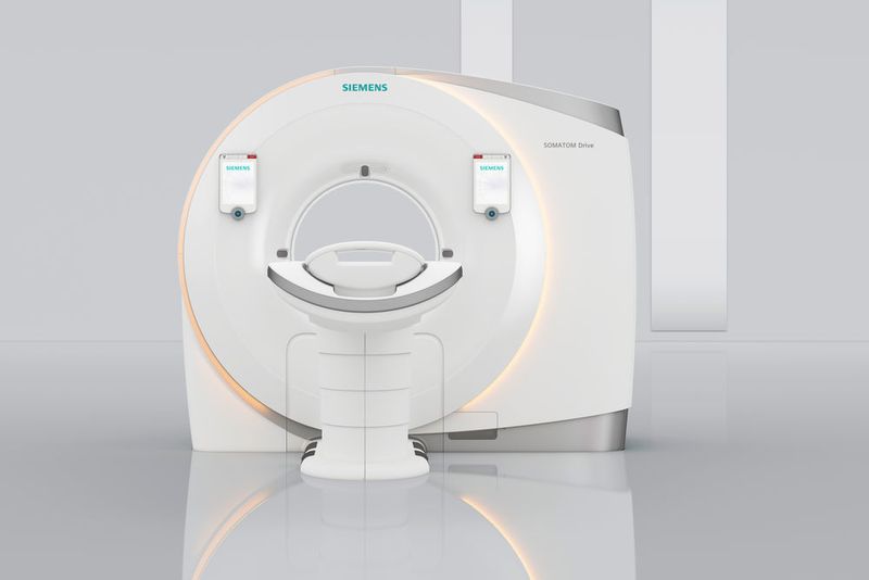 Der Sandwell and West Birmingham Hospitals NHS Trust hat mit Siemens Healthineers einen
Kooperationsvertrag im Wert von circa 50 Mio. Euro geschlossen. Über eine Laufzeit von zehn Jahren stellt Siemens an vier Krankenhausstandorten Managed Equipment Services für sämtliche medizinische Bildgebungssysteme bereit. (www.siemens.com/press)