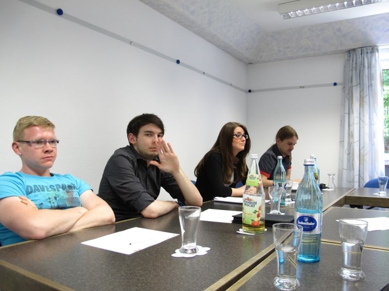 Unser Volontär Tobias Hüser mit einem lässigen Gruß in die Kamera. (Bild: PROCESS)