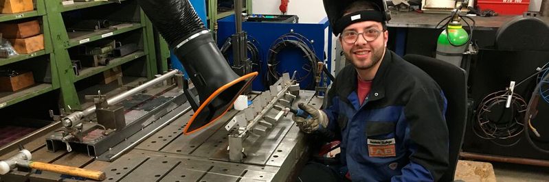 Alexander Studinger beweist: Home Office geht nicht nur digital.  (Bild:  FAB)