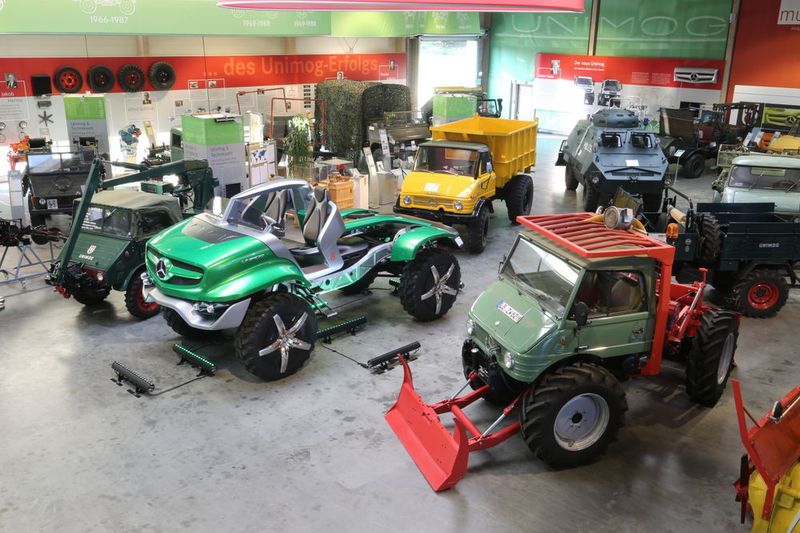 Außerdem ist dort die Unimog-Zukunftsvision aus dem Jahr 2011 zu sehen. (Daimler)
