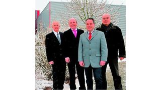 Alutec und Heatform werden auf der Tube die Kombination zweier Metallumformungsprozesse präsentieren. Von links: Dr. Peter Amborn (Technischer Direktor Heatform), Karl Kipry (Geschäftsführer Heatform), Stefan Kretz und Willy Kretz (beide Geschäftsführer Alutec) Bilder: Graf & Creative PR (Archiv: Vogel Business Media)