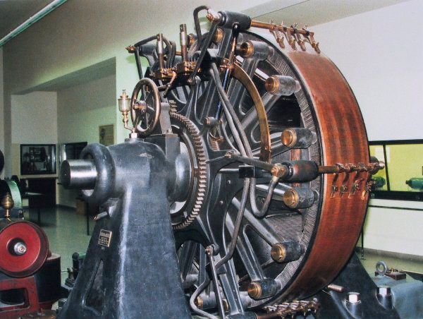 Bild 8: Die Innenpolmaschine von Siemens 1887 (Siemens-Archiv)