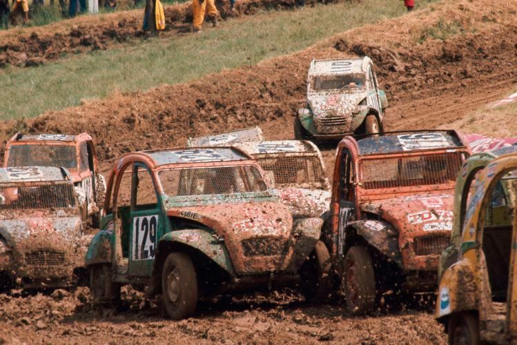 Ab den Siebzigern profilierten sich diverse Enten beim populären Autocross-Motorsport in eigenen Klassen. (PSA)