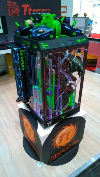 Alien-Alarm: Wassergekühltes Modding-System als Eyecatcher bei Thermaltake. (IT-BUSINESS)