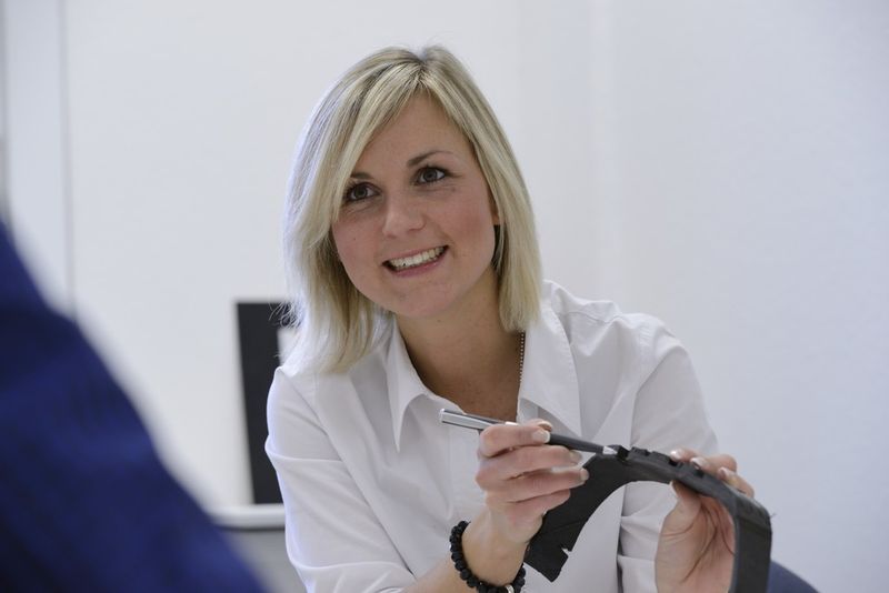 Abb. 4: Doktorandin Dina Gabriel im Interview (Bild: Currenta)