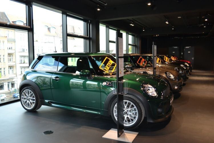 In Reih und Glied: Mini als Auktionsware. (Foto: Hiemann)