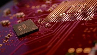 Schaltungen werden komplexer und Bandbreiten nehmen zu. Mit der DBI-Technologie wird eine zweimal höhere Bandbreite ermöglicht.  (Bild: www.leiterplatte2010.de)