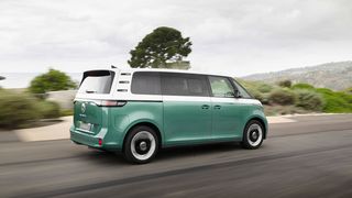 VW nimmt den Bulli mit langem Radstand ins Angebot.  (Bild: Volkswagen AG)