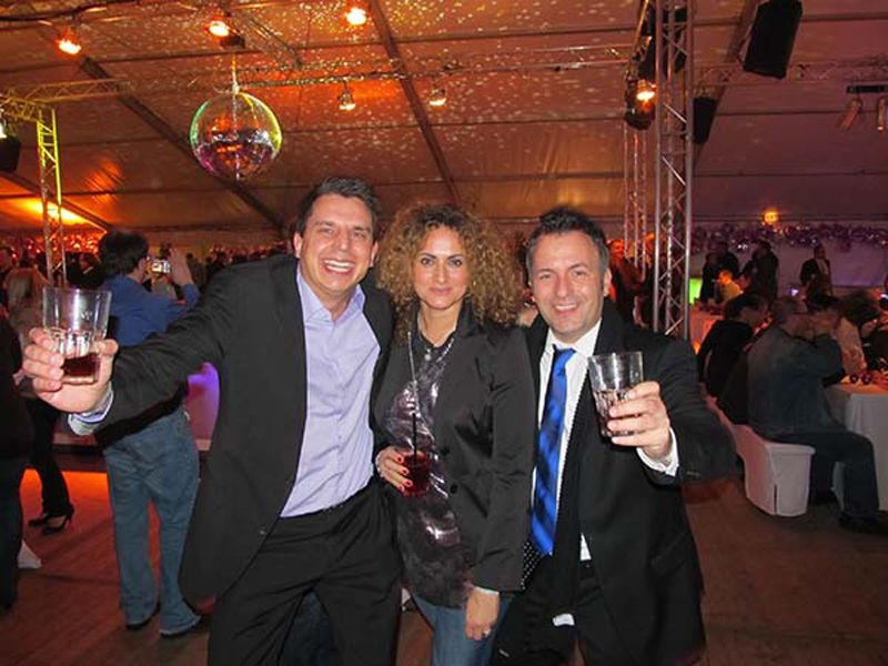 Kai-Volmer (l.) und Timo White (LG) mit Besa Agaj (IT-BUSINESS) (Archiv: Vogel Business Media)