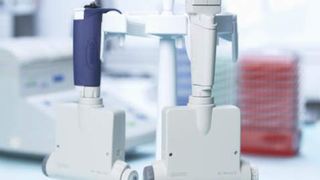 Die Pipet-Lite adjustable Spacer Mehrkanalpipette ermöglicht die Einstellung des Abstandes der Pipettenspitzen. (Archiv: Vogel Business Media)