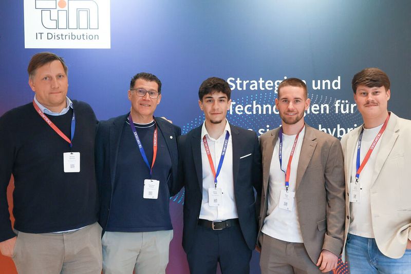 Serviceware ist stark vertreten: (v. l.) Nicolas Gascard, Francisco Mateos, Hakan Furan, Peter Jost und Lionel Mateos (Bild: TIM AG)