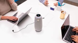 Mit Meeting Owl Pro erscheint eine Videokonferenzlösung im Eulen-Design. (Cam Ostman)