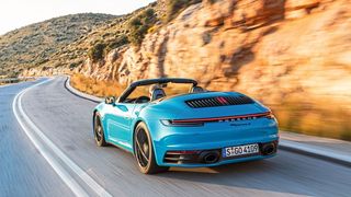 Auch im Porsche 911 Carrera S Cabriolet arbeitet der bekannte Sechszylinder-Boxer mit 331 kW/450 PS und einem Drehmoment von 530 Newtonmetern. (Porsche)