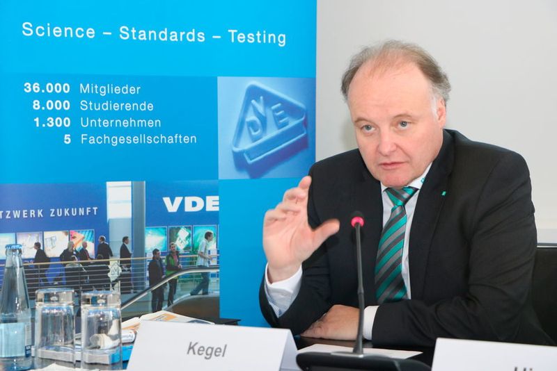 Dr. Gunther Kegel, Präsident VDE und Vorsitzender der Geschäftsführung bei Pepperl+Fuchs, fordert einen schnelleren und weiteren Ausbau der digitalen Infrastruktur. Vor allem Breitband und 5G wurden in diesem Zusammenhang genannt. (Gillhuber/VBM)