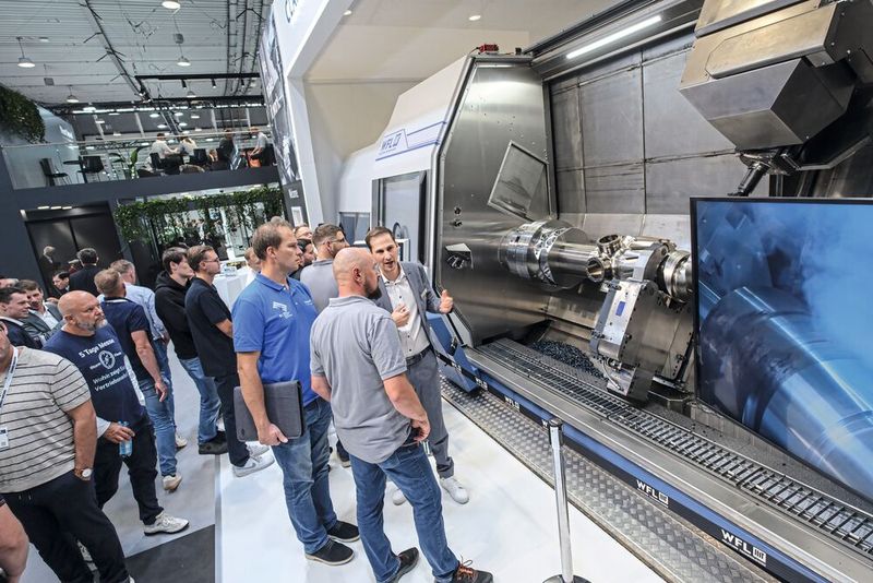 Das neue Dreh-Bohr-Fräszentrum «M70 Millturn» von WFL Millturn Technologies stiess auf reges Interesse. (Bild: Thomas Wagner / Messe Stuttgart)