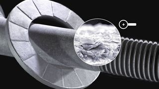 Zinklamellenüberzüge enthalten meist eine Kombination aus Zink- und Aluminiumlamellen, die für hohen Korrosionsschutz sorgen. (Dörken MKS)