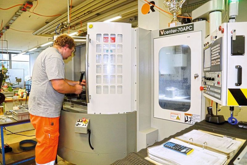 Einstieg in die Automation mit dem vertikalen Bearbeitungszentrum mit Palettenwechsler, der Victor VC-70 APC.  (Anne Richter, SMM)