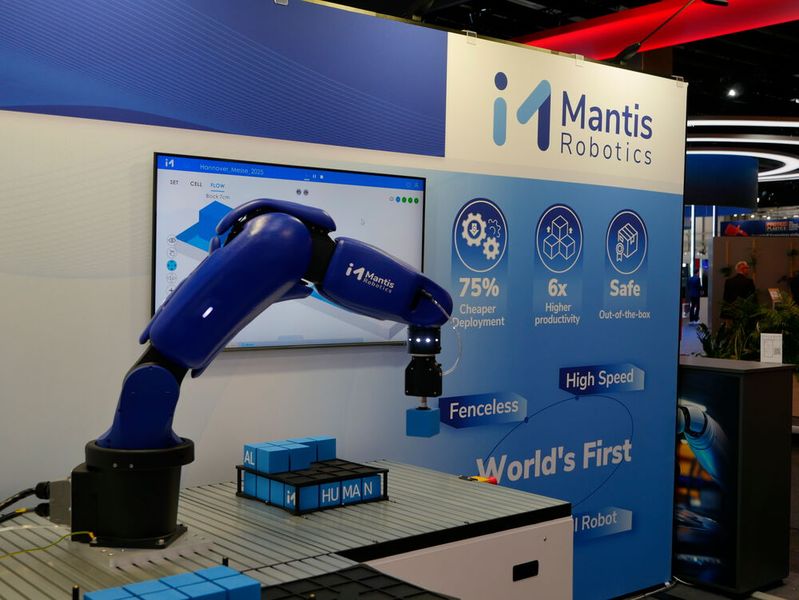 Beim Mantis Robot MR-1 von Mantis Robotics handelt es sich um den ersten High-Speed-Roboter, der ohne Zaun arbeiten darf und mit KI ausgestattet ist.  (Bild: Sandro Kipar/VCG)