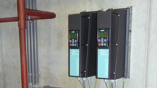 Frequenzumrichter sichern die kosteneffizienten Betrieb von HLK-Anlagen. (Bild: Siemens)