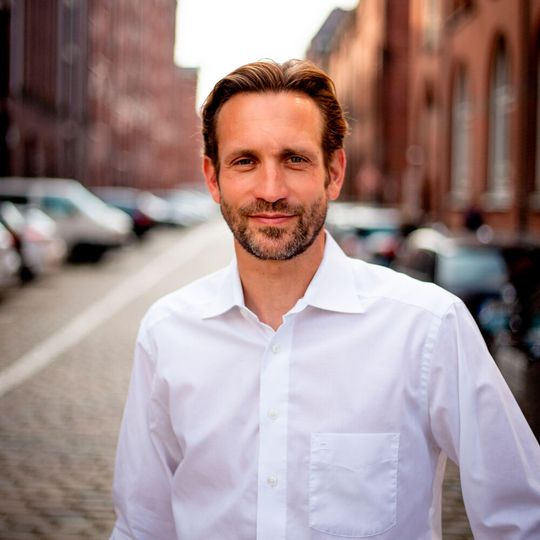 Lars Häger, Geschäftsführer der C2B-Plattform Carsale 24: Der Onlinehandel mit Gebrauchtwagen hat sich während der Coronakrise rasant entwickelt. (Bild:  Carsale 24)
