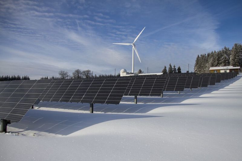 The growth of renewable energy sources such as solar, wind, and tidal power has drastically changed the way we think about energy storage. (gemeinfrei)