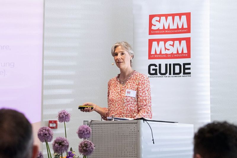 Joëlle Tosetti, Programm Managerin Innovation Booster Microtech warb dafür Teil dieses Programms zu werden. Es fördert die Zusammenarbeit im Bereich der Schweizer Mikrotechnologie, indem es Mitglieder und ihre innovativen Ideen zusammenbringt. (Bild: Thomas Entzeroth)