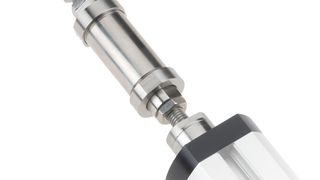 Der RK Syncflex-Axialausgleich für Elektrozylinder – hier mit Gelenkauge versehen – verzeiht kleine Fertigungstoleranzen und eliminiert Verspannungen. Bild: RK Rose+Krieger (Archiv: Vogel Business Media)