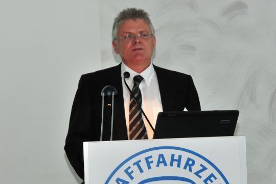 ZDK-Referent Joachim Syha informierte über die Veränderungen bei den überbetrieblichen Lehrgängen im Kfz-Techniker-Handwerk. (Archiv: Vogel Business Media)