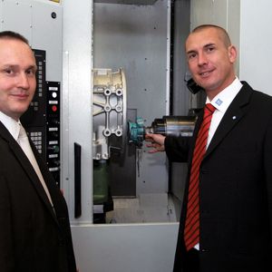 Harald Brungs (rechts) weiss die Neher-PKD-Werkzeuge und die enge Zusammenarbeit mit Hartmut Fischer, Konstruktionsleiter bei Neher-Dia, sehr zu schätzen. 