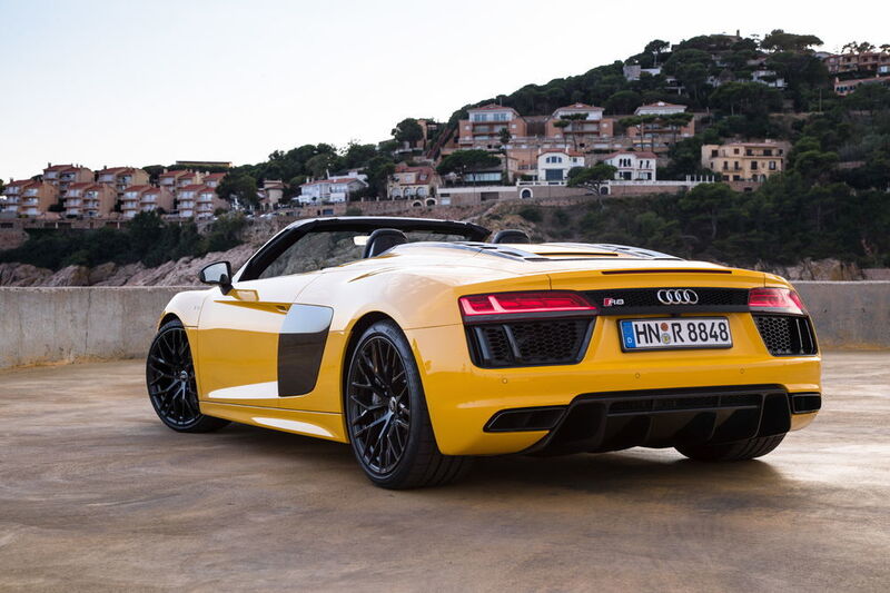 Der Wagen ist nochmals leichter als das Vorgängermodell. Das niedrige Gewicht kommt der Agilität ebenso zugute wie der neukonstruierte Allradantrieb und das perfekt abgestimmte Fahrwerk mit einem Hinterachs-Sperrdifferential. (Audi/Daniel Wollstein)