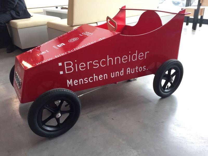 Die Kleinen erfahren das spielerisch ... (Faust / »kfz-betrieb«)