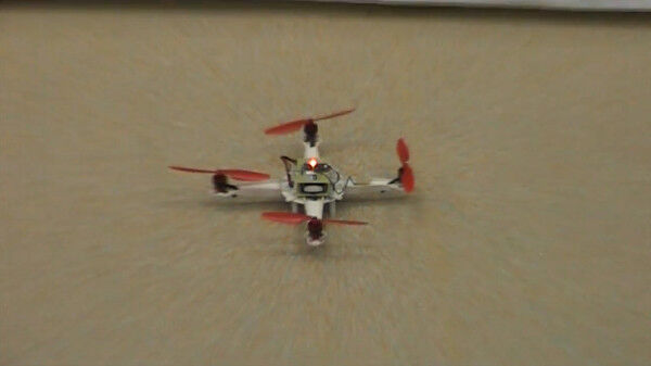 Lisa/S: Der kleinste Autopilot der Welt für Flugdrohnen ermöglicht extrem kompakte Mini-Drohnen, die länger in der Luft bleiben und Nutzlasten wie Kameras transportieren können (TU Delft)